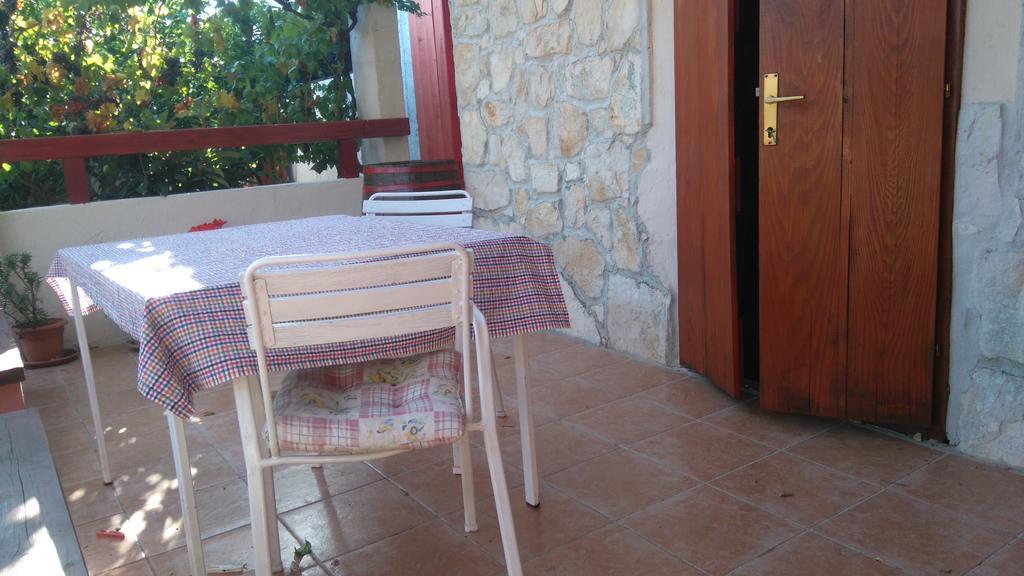 Apartments Picasso Komiža Стая снимка