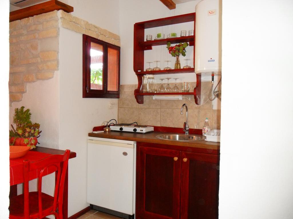 Apartments Picasso Komiža Стая снимка