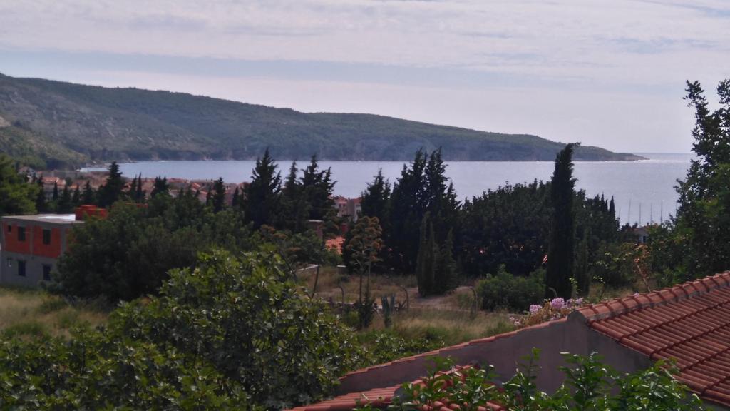 Apartments Picasso Komiža Стая снимка