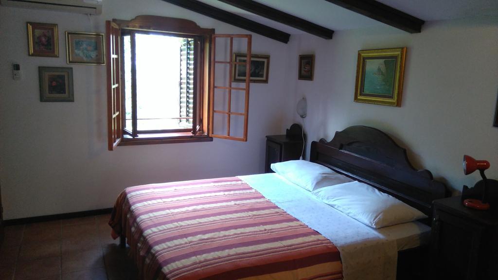 Apartments Picasso Komiža Стая снимка