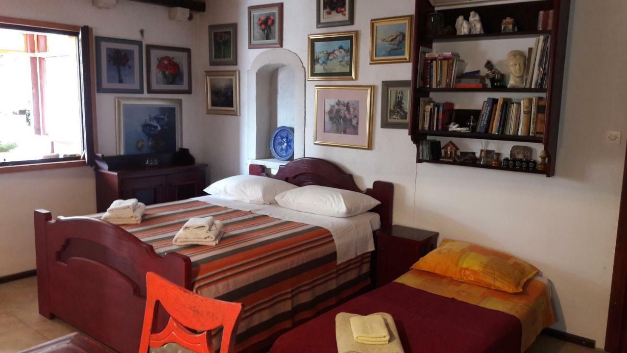 Apartments Picasso Komiža Екстериор снимка
