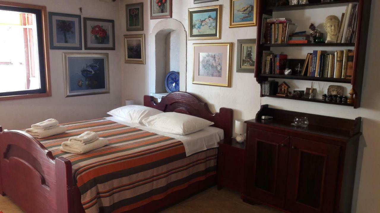 Apartments Picasso Komiža Екстериор снимка