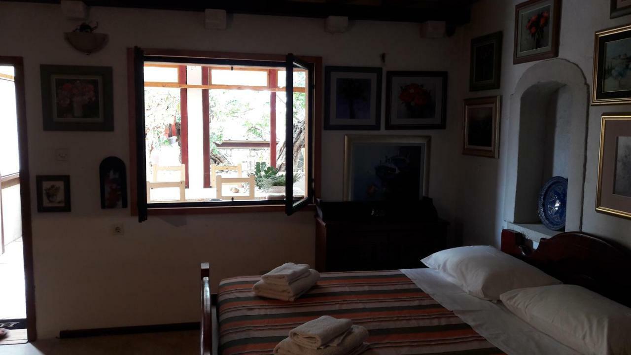 Apartments Picasso Komiža Екстериор снимка