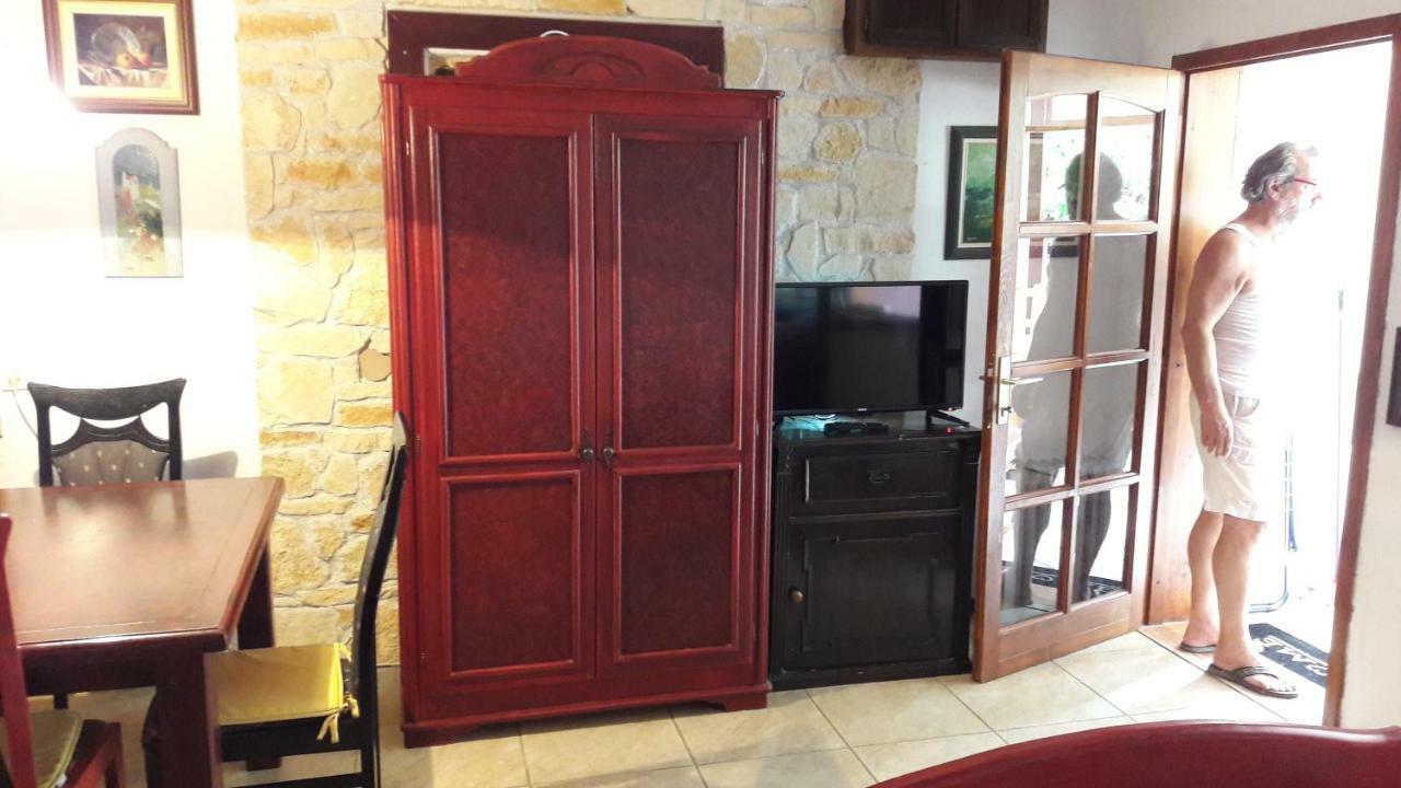 Apartments Picasso Komiža Екстериор снимка