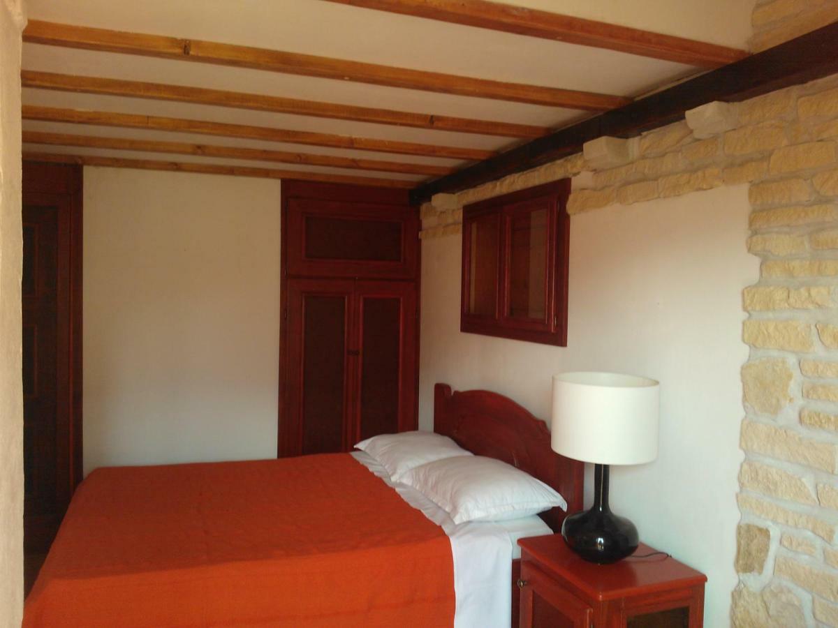 Apartments Picasso Komiža Екстериор снимка