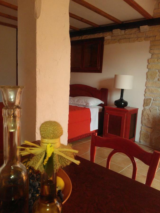 Apartments Picasso Komiža Екстериор снимка