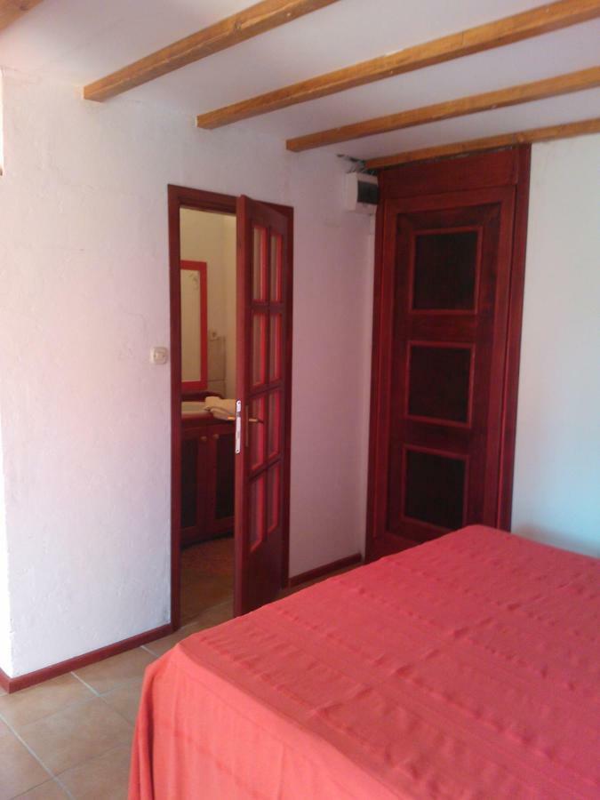 Apartments Picasso Komiža Екстериор снимка