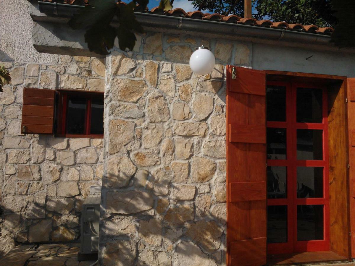 Apartments Picasso Komiža Екстериор снимка