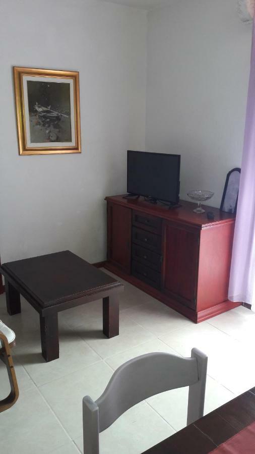 Apartments Picasso Komiža Екстериор снимка