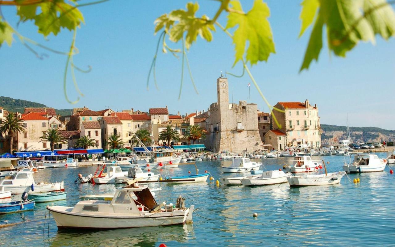 Apartments Picasso Komiža Екстериор снимка