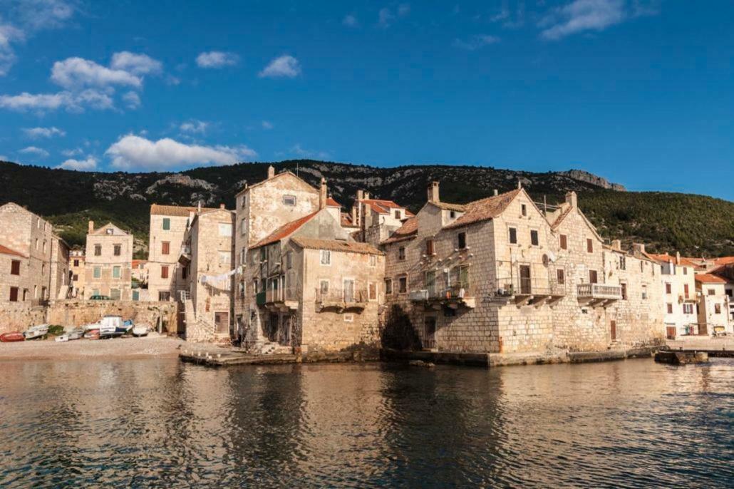 Apartments Picasso Komiža Екстериор снимка