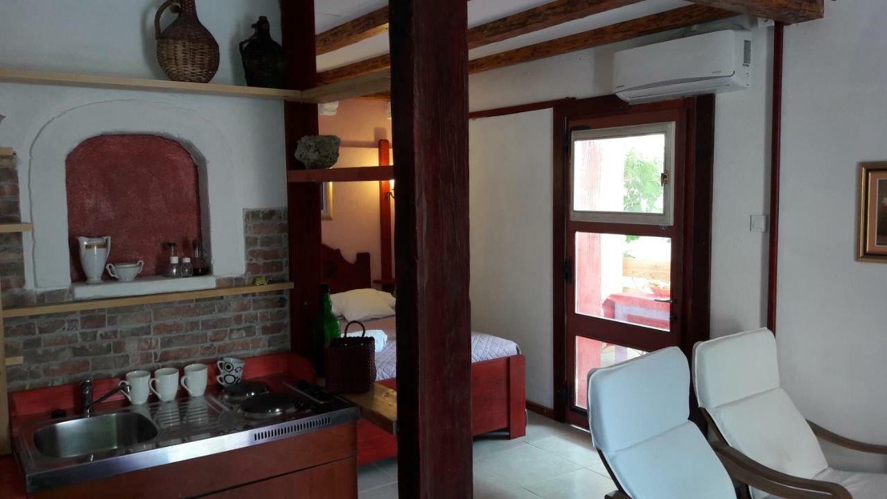 Apartments Picasso Komiža Екстериор снимка