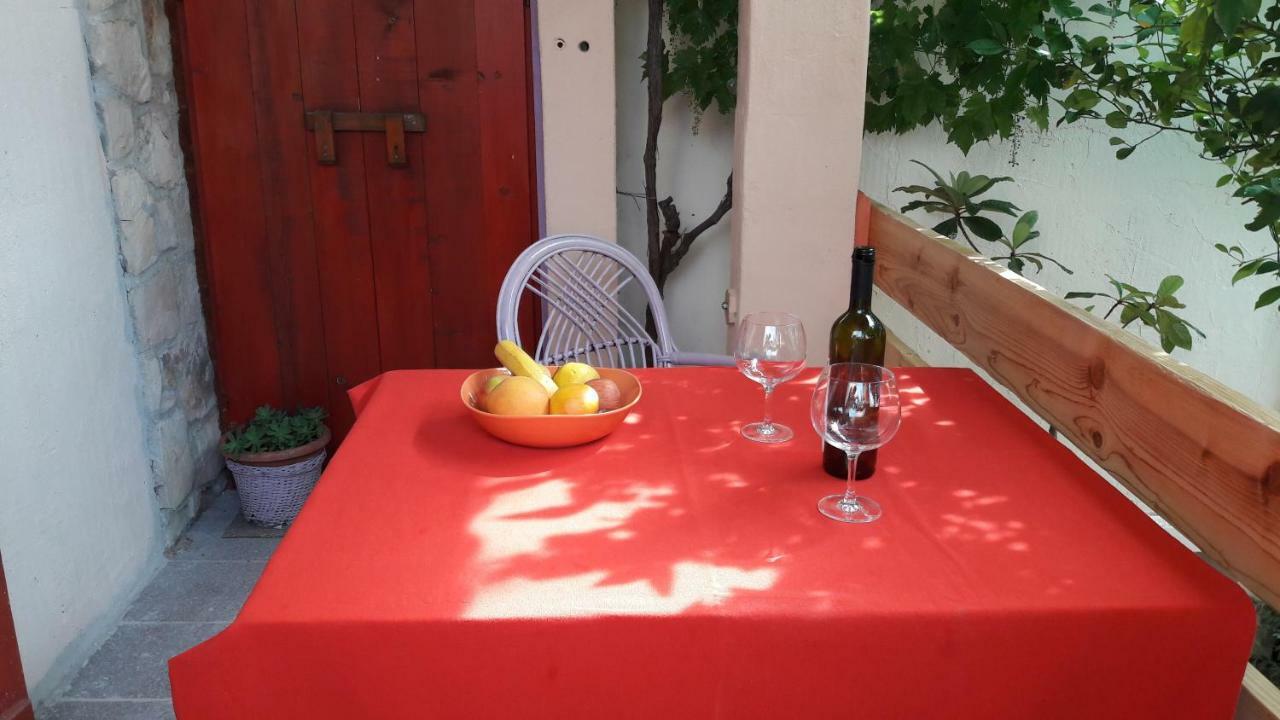 Apartments Picasso Komiža Екстериор снимка