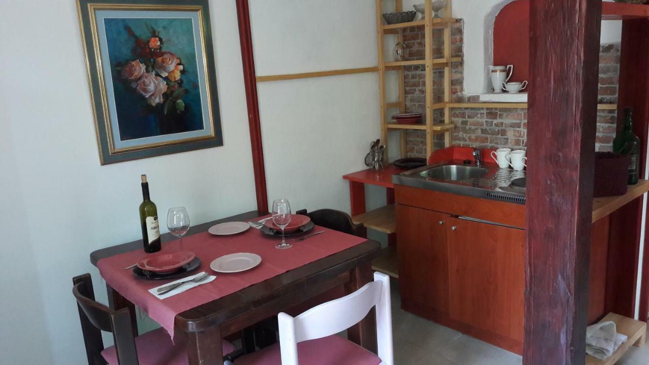 Apartments Picasso Komiža Екстериор снимка